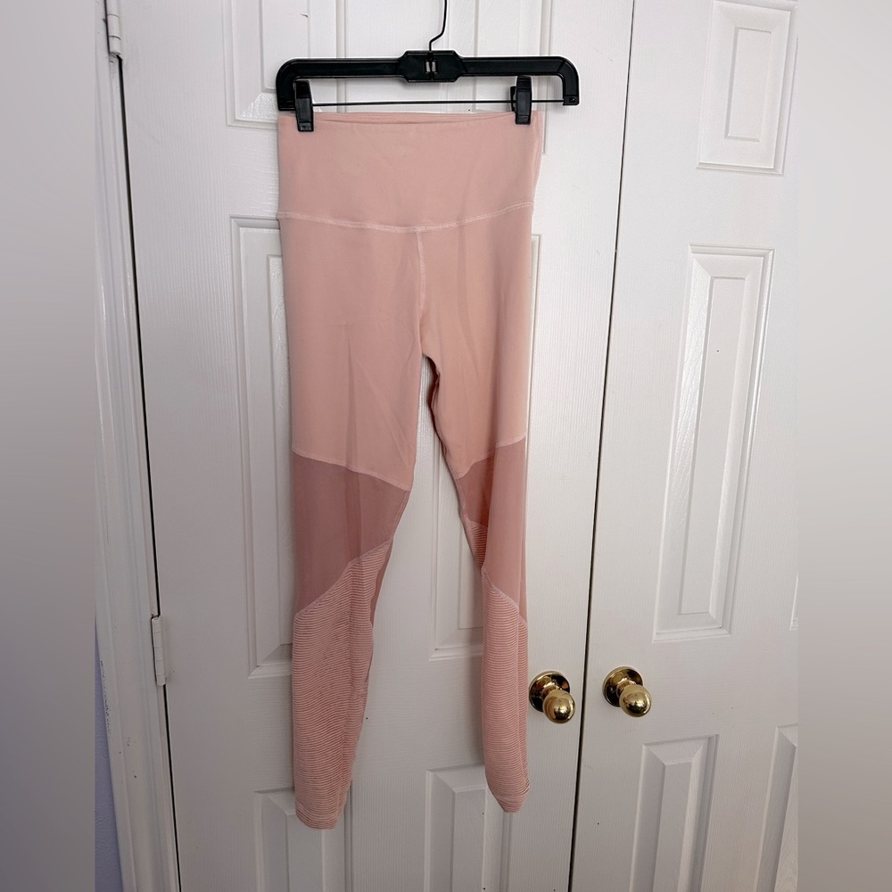 Beloforte Los Ángeles crafted mesh leggings. Pink color. Size Small.